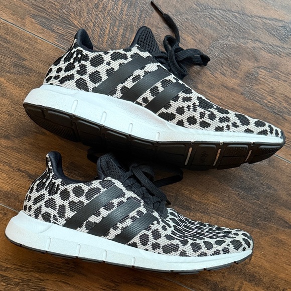 Adidas Women’s Swift Run Leopard Shoes size 7.5 (BL) - Picture 2 of 7